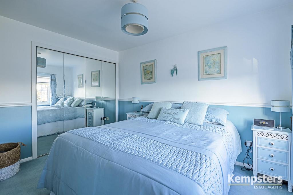 Bedroom 1 3rd.jpg