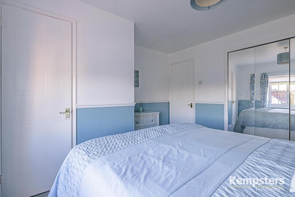 Bedroom 1 4th.jpg