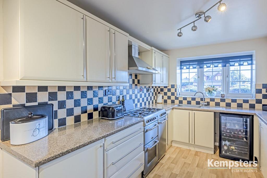 Kitchen 4.jpg