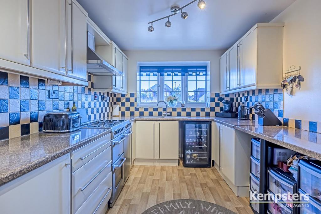 Kitchen 1.jpg