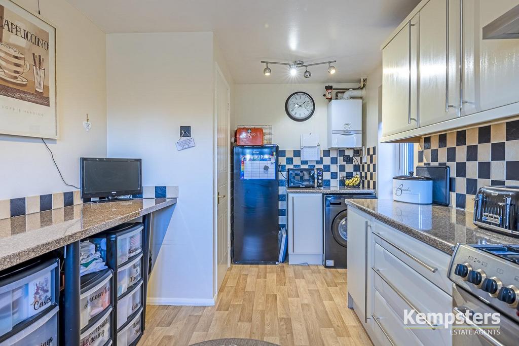 Kitchen 2.jpg