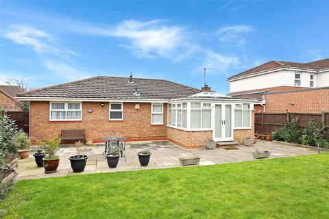 3 bedroom bungalow for sale, Queensbury Avenue, Outwood, Wakefield, West Yorkshire, WF1
