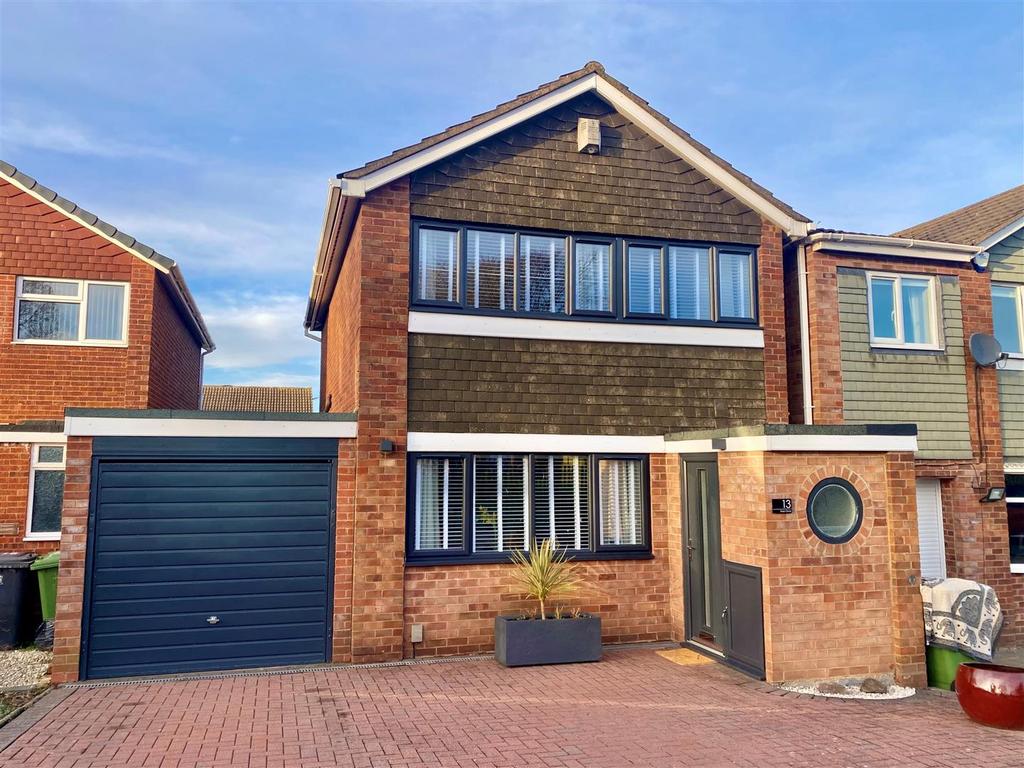 Skye Close, Glendale, Nuneaton 3 bed link detached house £250,000
