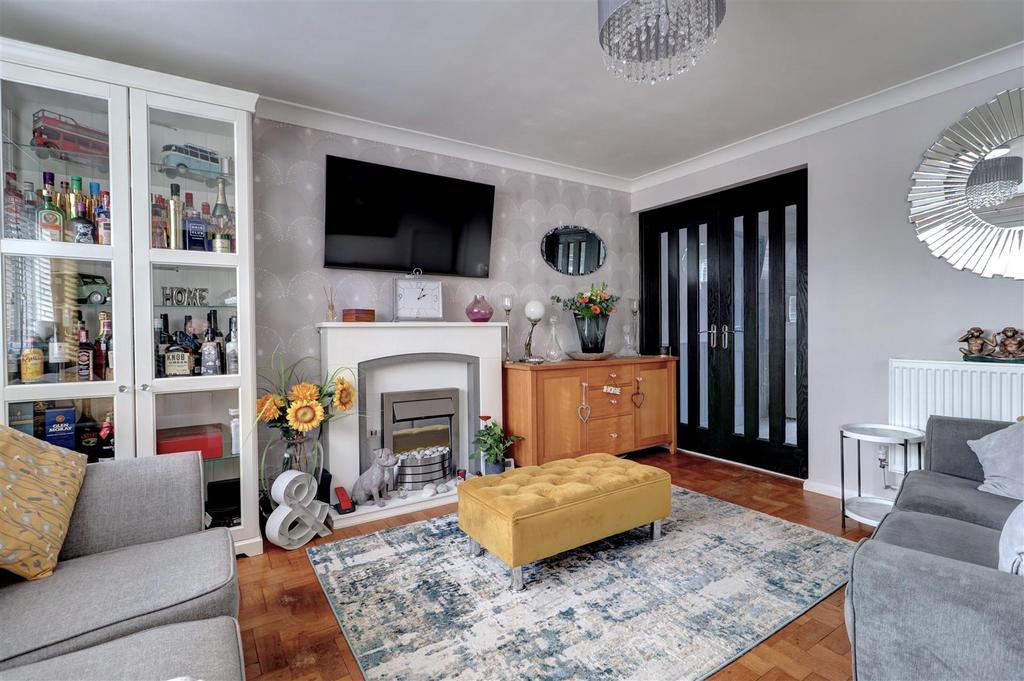 Skye Close, Glendale, Nuneaton 3 bed link detached house £250,000