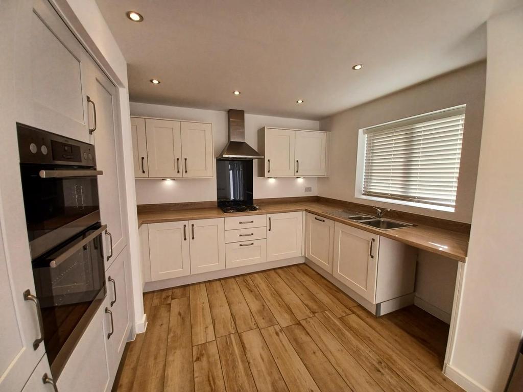 Dewberry Road, Tidbury Green, Solihull 4 bed house £1,995 pcm (£460 pw)