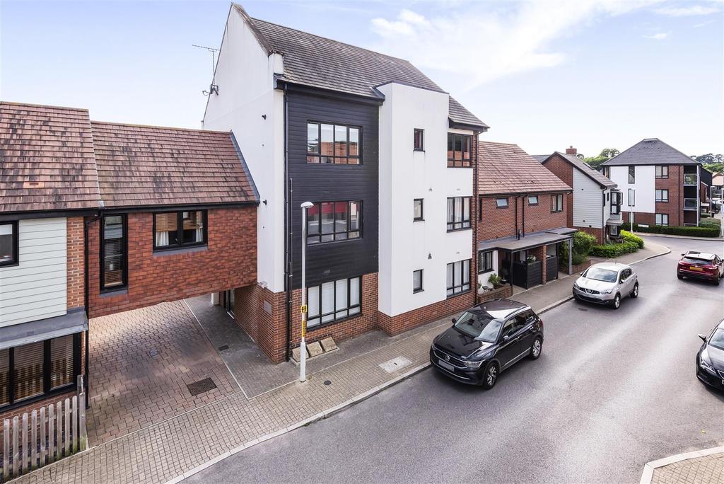 Hawley Drive, Leybourne Chase 2 bed apartment for sale £230,000