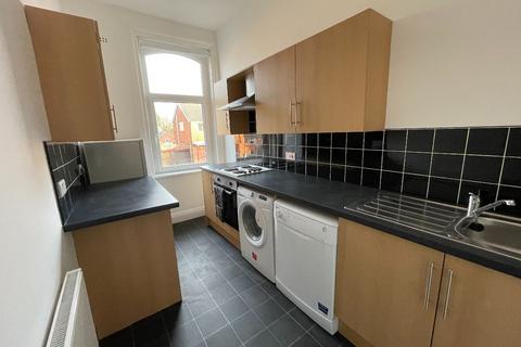 4 bedroom flat to rent, Vane Terrace, Darlington