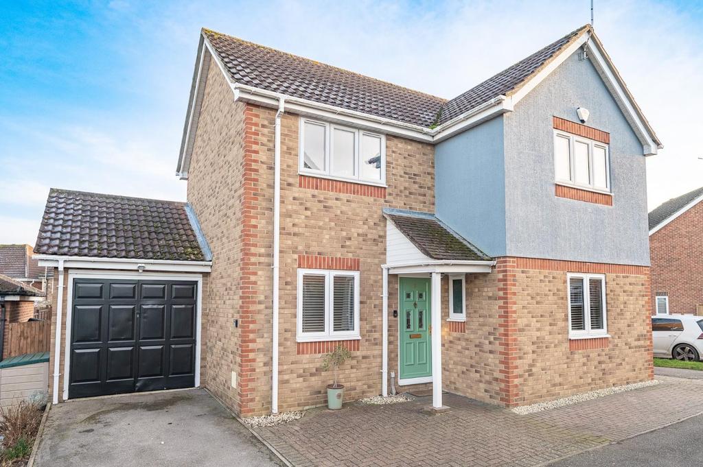 The Mead, Dunmow 3 bed detached house for sale £450,000
