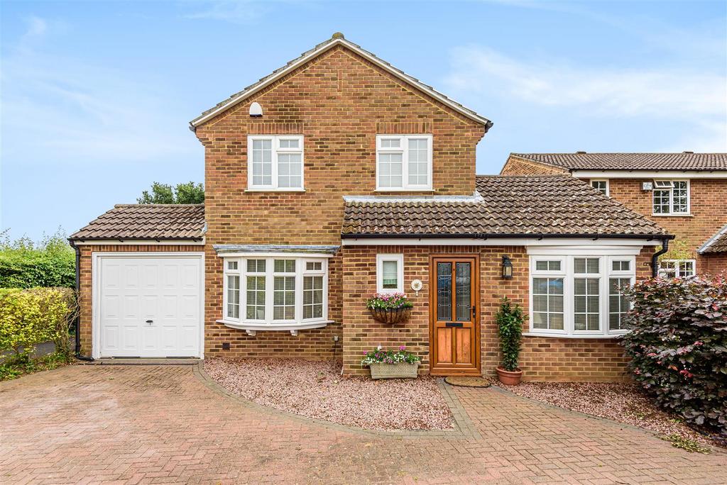 Harvest Ridge, Leybourne 3 bed detached house for sale £540,000