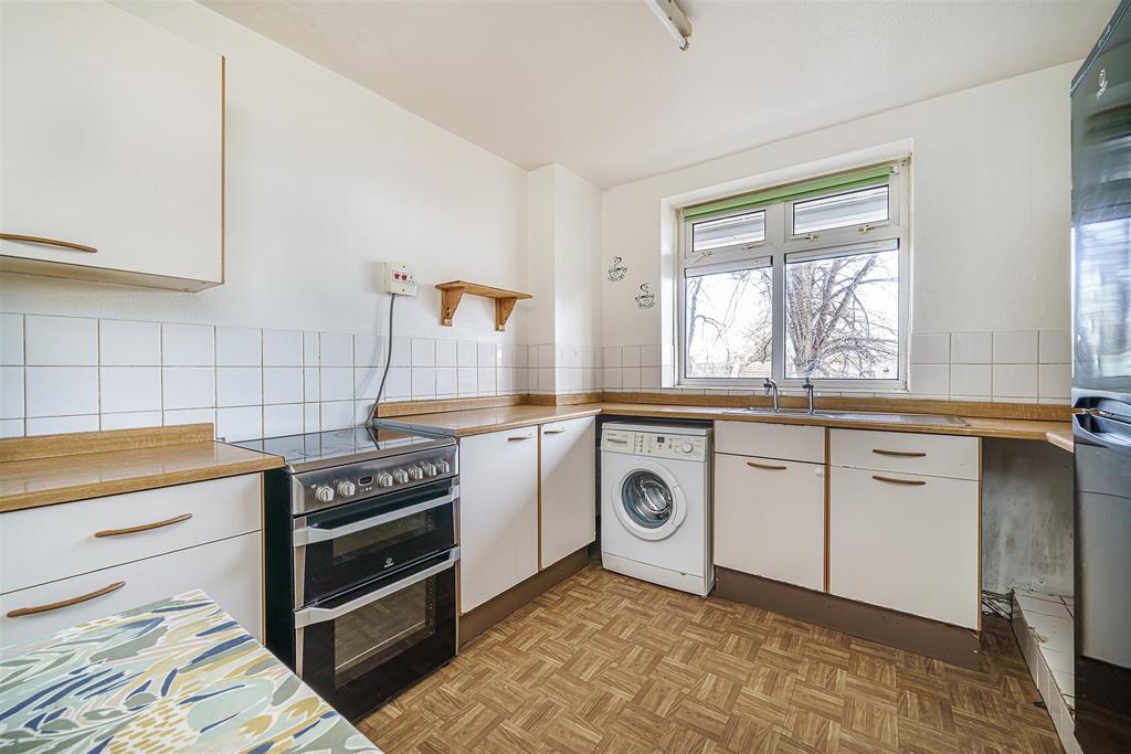 65 Queen Adelaide Court-4.JPG
