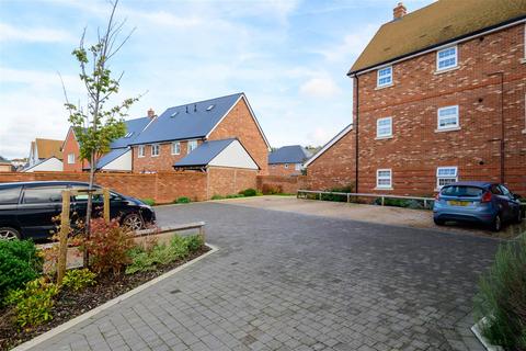 Flat 1, Tolhurst, 2 Newcomen Lane, Wouldham, Rochester, ME1 3RE