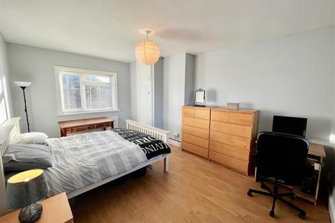 2 bedroom semi-detached house for sale - Gainsborough Crescent, Deckham, Gateshead