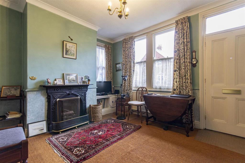 Vincent Crescent, Chesterfield 3 bed terraced house £215,000