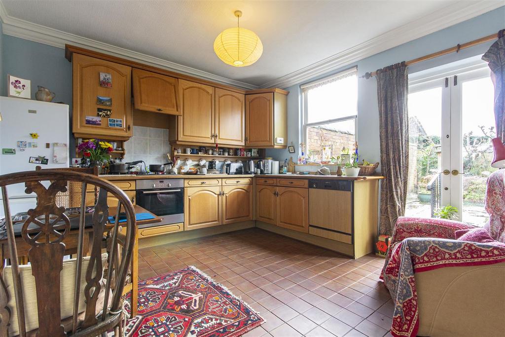 Vincent Crescent, Chesterfield 3 bed terraced house £215,000