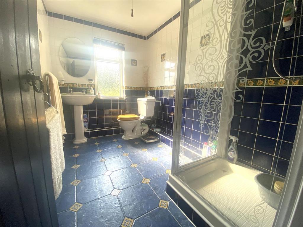 Bathroom.JPG