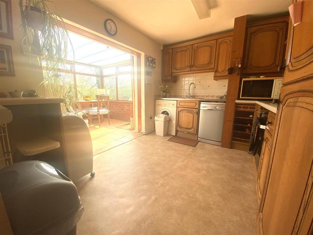 Kitchen1.JPG