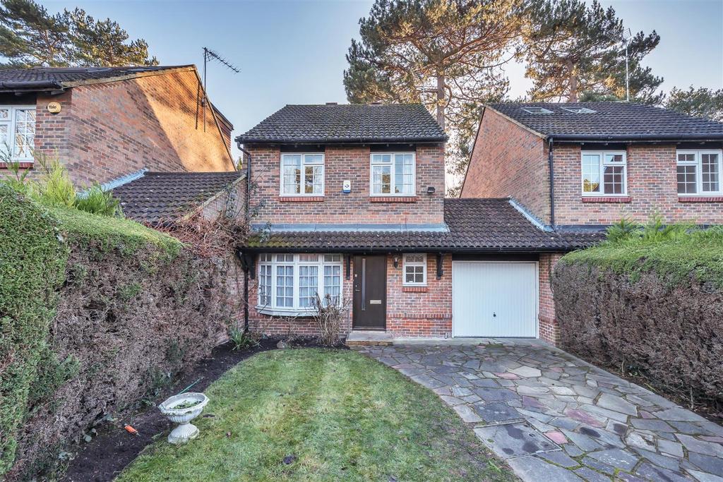 Croylands Drive, Surbiton 3 bed detached house £800,000