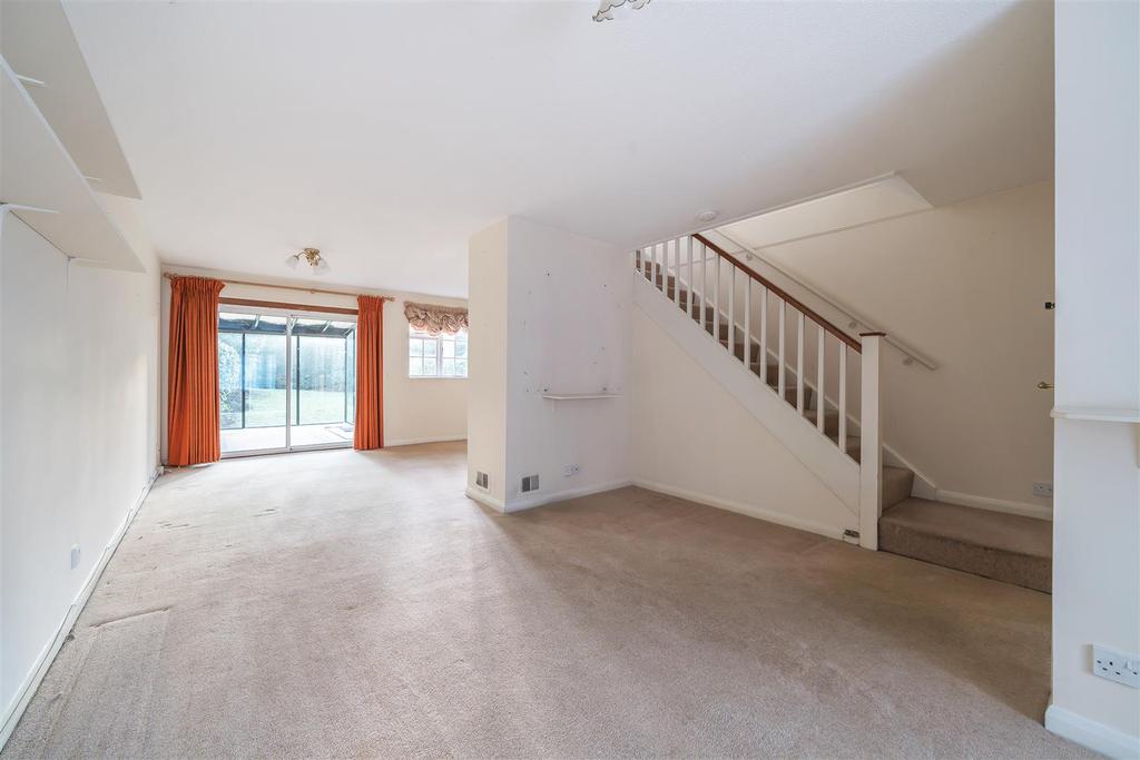 Croylands Drive, Surbiton 3 bed detached house £800,000