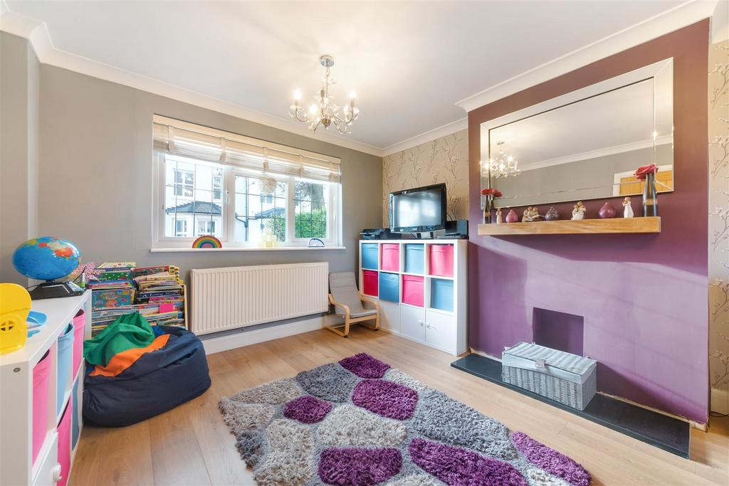 Oatlands Road, Burgh Heath, Tadworth 3 bed terraced house for sale £