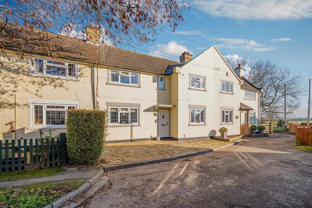 Oatlands Road, Burgh Heath, Tadworth 3 bed terraced house for sale £