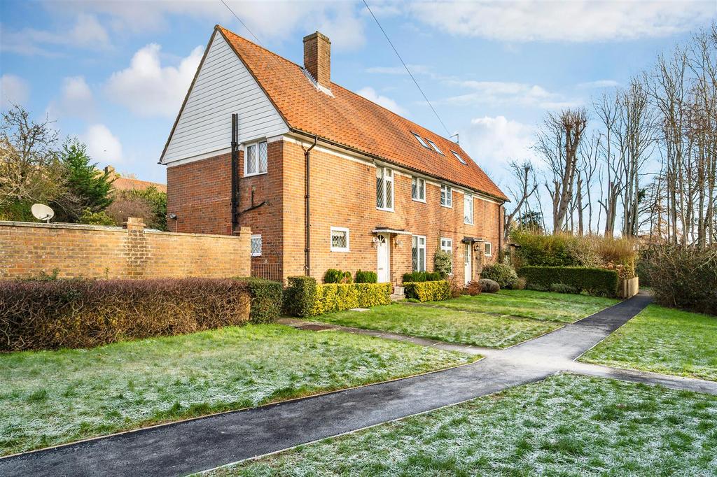 Chalk Pit Road, Banstead 3 bed semidetached house for sale £475,000