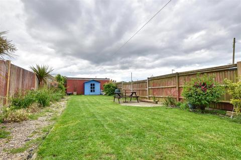 3 bedroom semi-detached house for sale - Lydd Road, Camber
