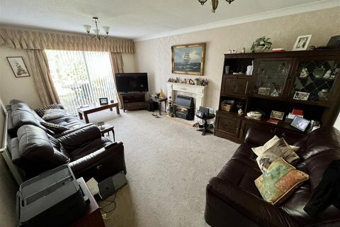 2 bedroom detached bungalow for sale - Burman Close, Shirley, Solihull