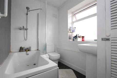 1 bedroom in a house share to rent - Colne Avenue, West Drayton