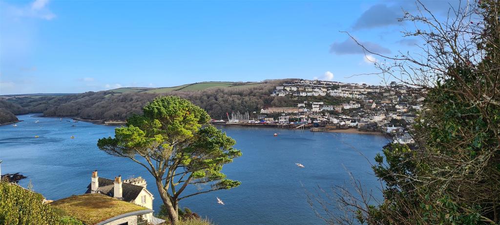 St Fimbarrus Road, Fowey 3 bed detached house - £1,450,000