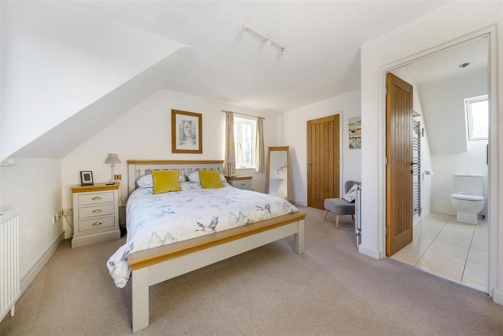 Large double bedroom