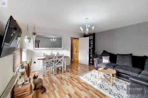 2 bedroom apartment for sale - Glandford Way, Chadwell Heath, Romford