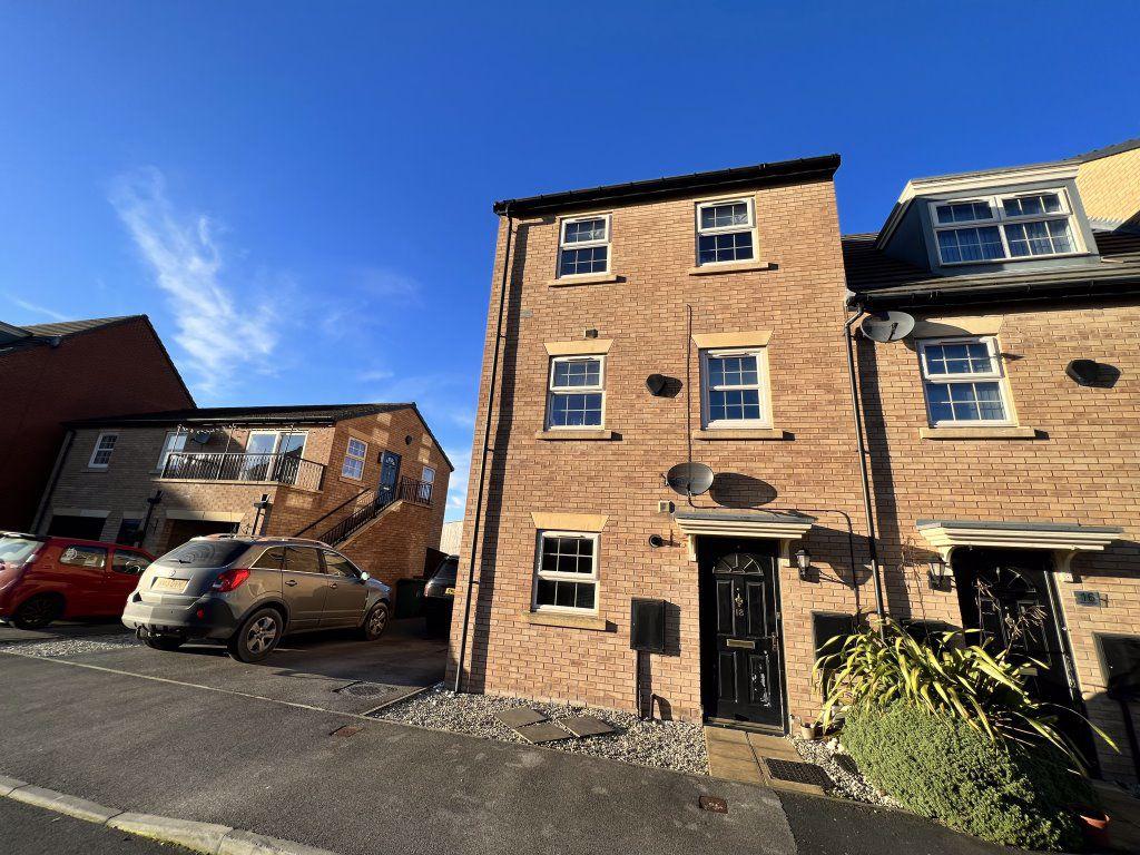 Fallbrook Road, Castleford, WF10 2 bed terraced house £750 pcm (£173 pw)