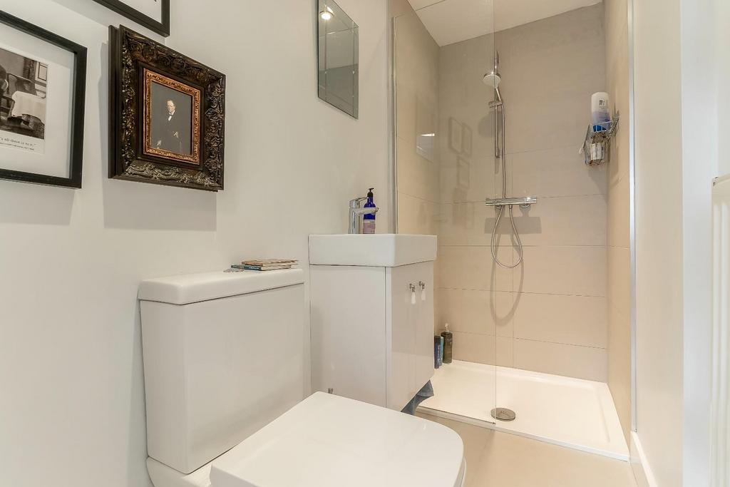 Master Bedroom Ensuite.jpg