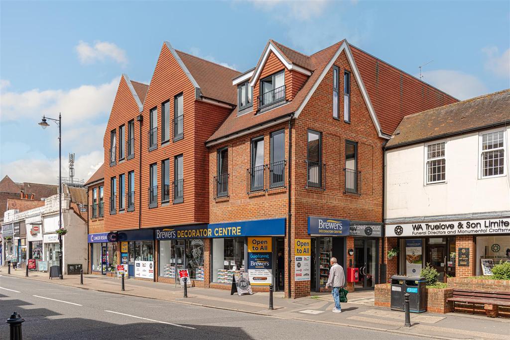 High Street, Dorking 1 bed apartment £260,000