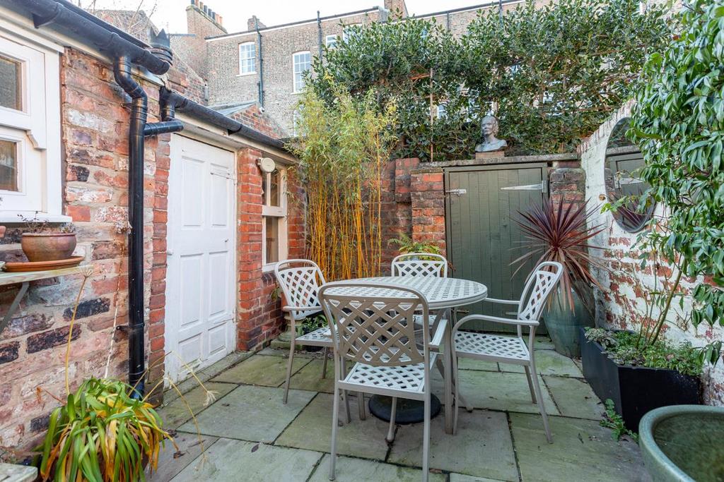 East Mount Road, York, YO24 1BD 3 bed townhouse £750,000