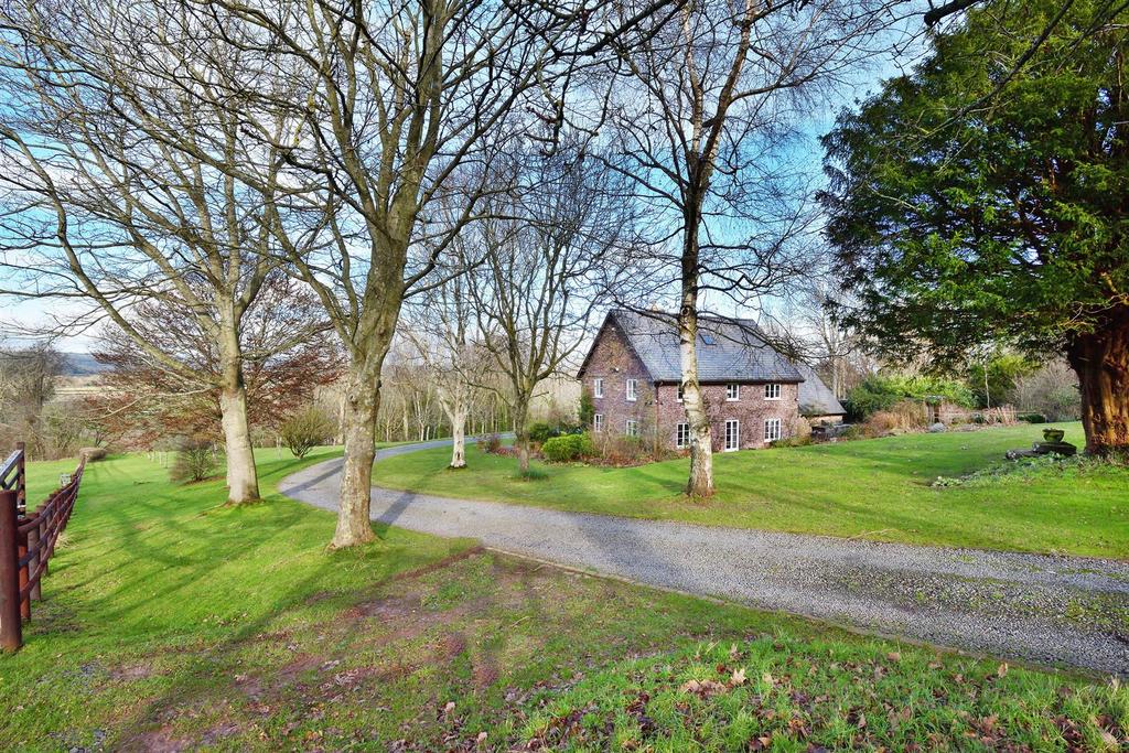 Bredwardine, Herefordshire with land 5 bed detached house £935,000