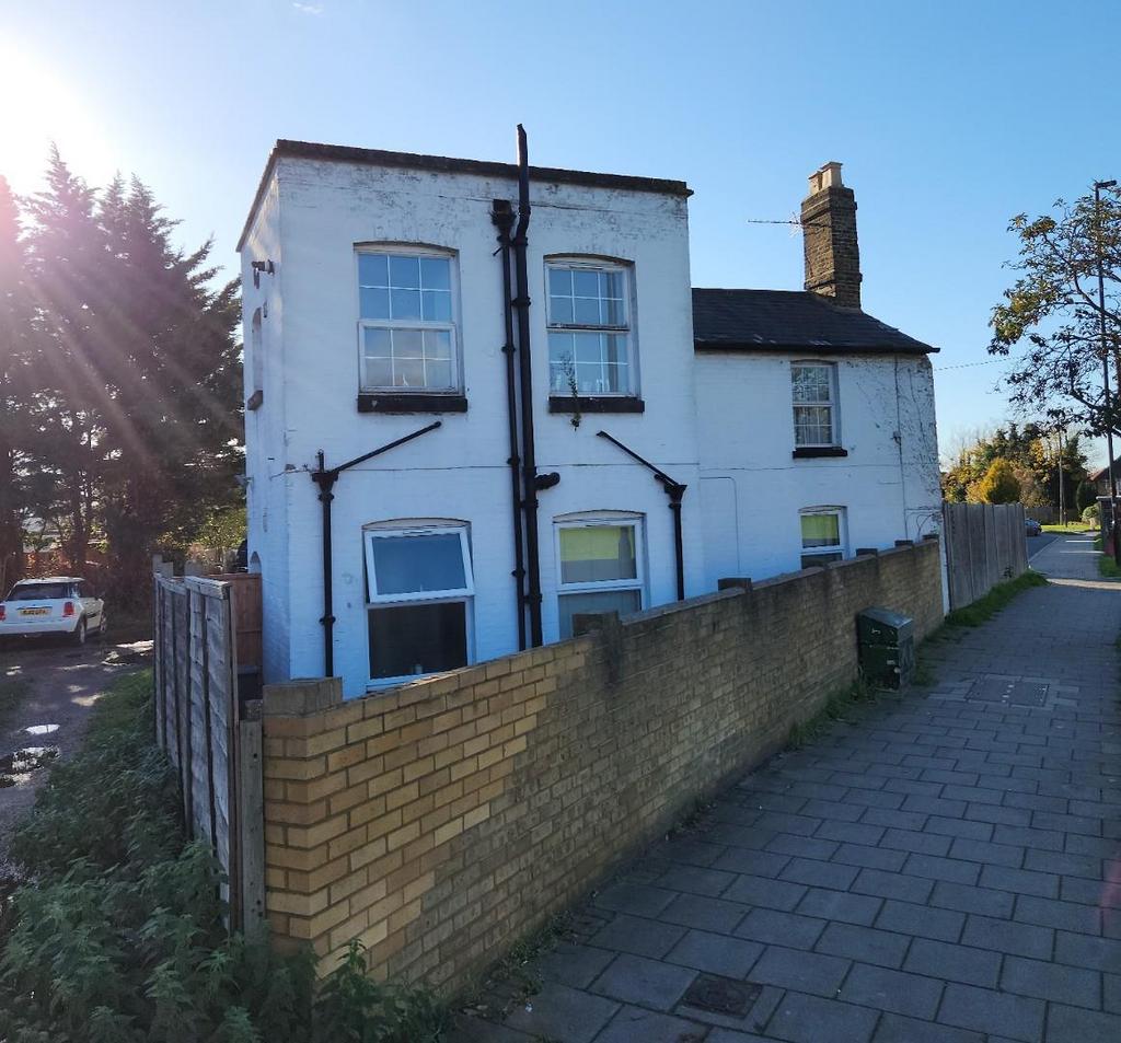 153 Sutton Lane, Hounslow, TW3 4JW 1 bed flat £230,000