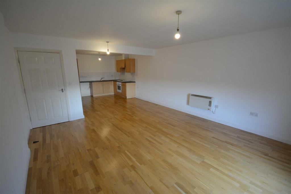 Alexandra Court, College Road, Crosby, L23 3DS 2 bed apartment to rent £800 pcm (£185 pw)