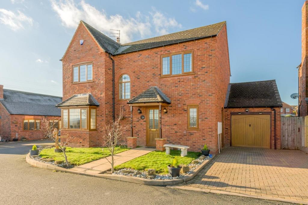 Majors Fold, Gornal, The Straits 4 bed detached house for sale £450,000
