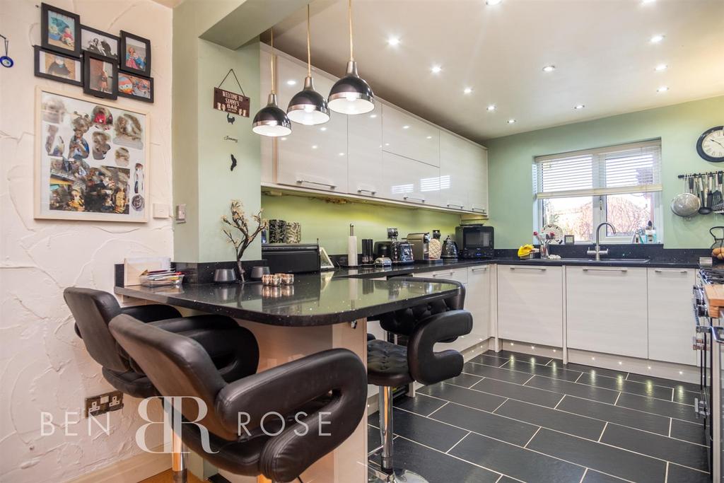 St. James Gardens, Leyland 3 bed detached house £280,000