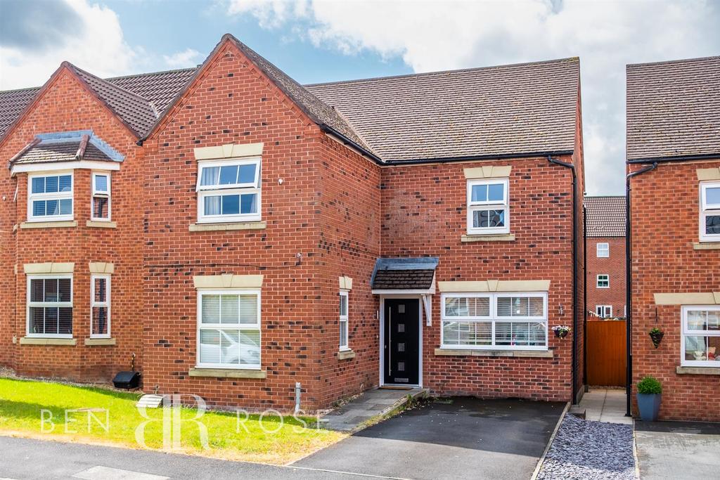 Parish Gardens, Leyland 3 bed detached house for sale £220,000