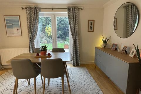 45 Chough Crescent, St Austell, PL25 3AY