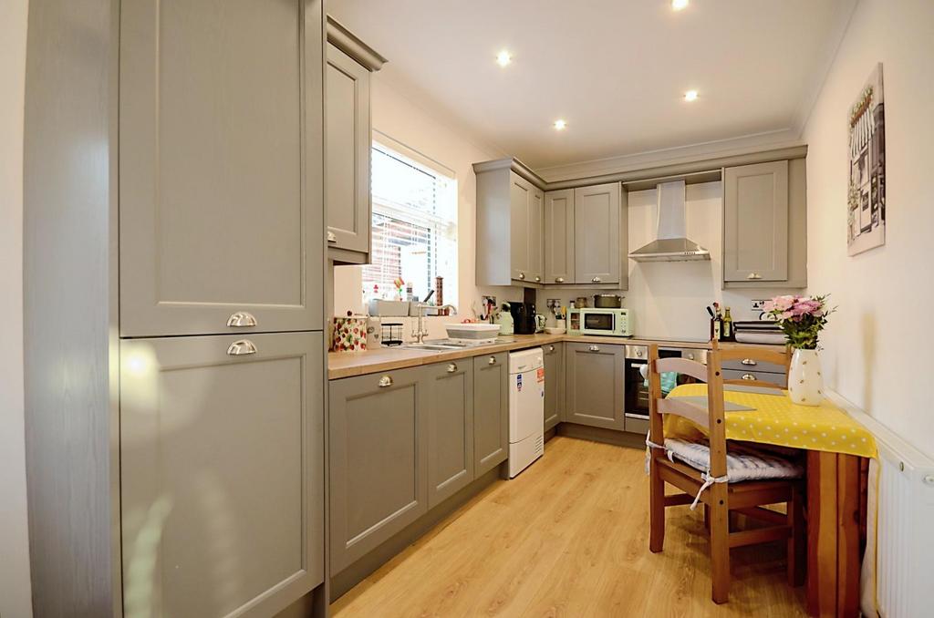 Shenstone Road, Sheffield 3 bed semidetached house £225,000