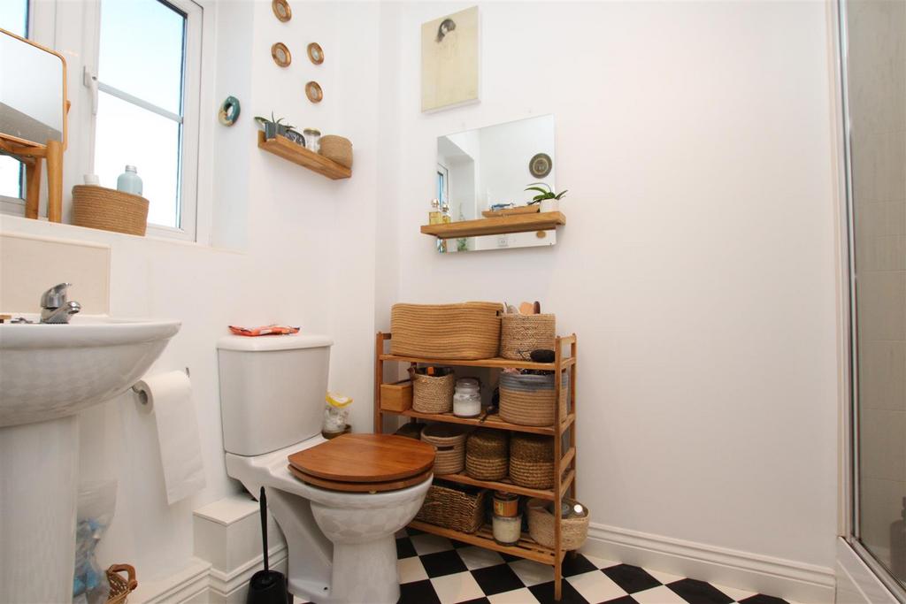Ensuite.JPG