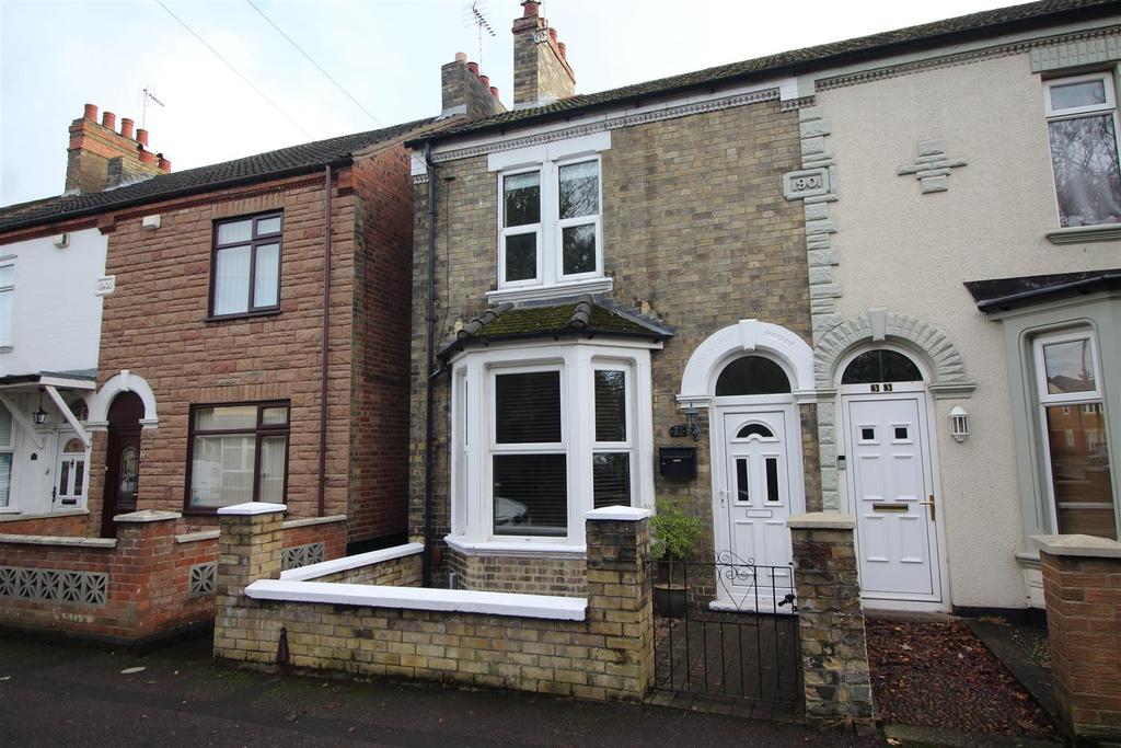 Queens Walk, Peterborough 3 bed semidetached house for sale £275,000