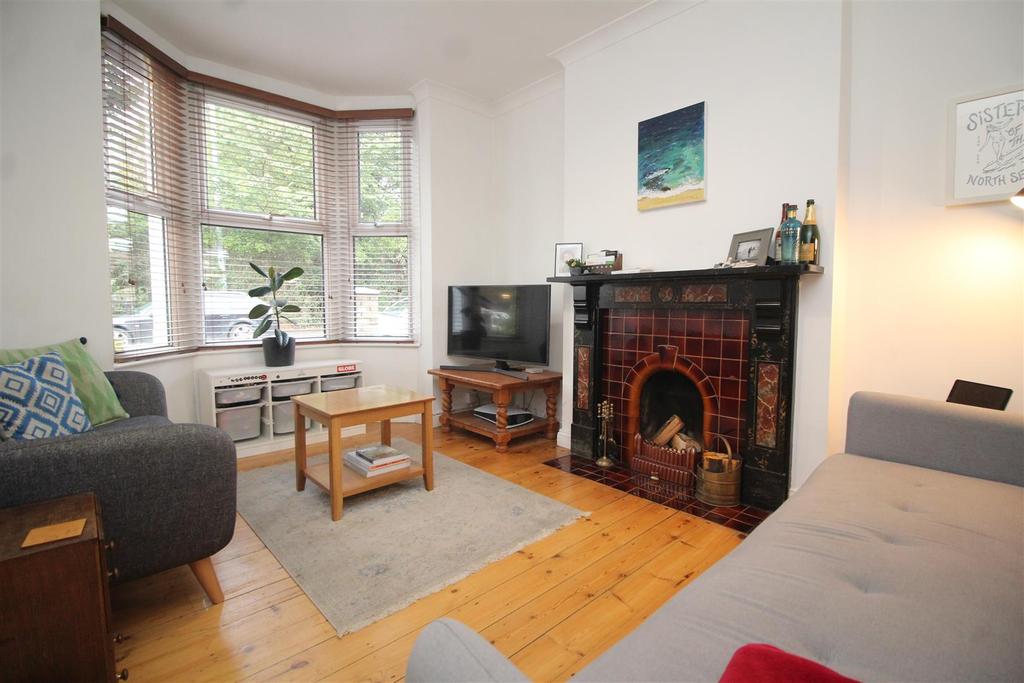 Queens Walk, Peterborough 3 bed semidetached house for sale £275,000