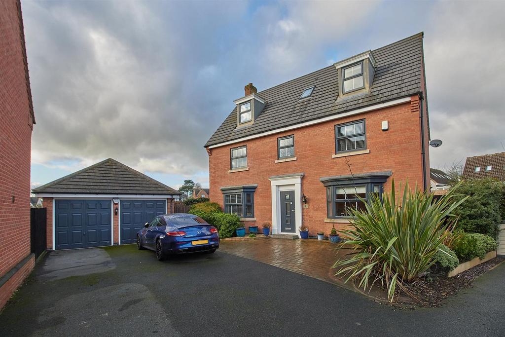 Oaklands Avenue, Earl Shilton 6 bed detached house £550,000