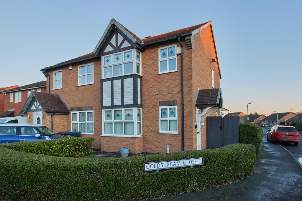 Coldstream Close, Hinckley 3 bed semidetached house £230,000