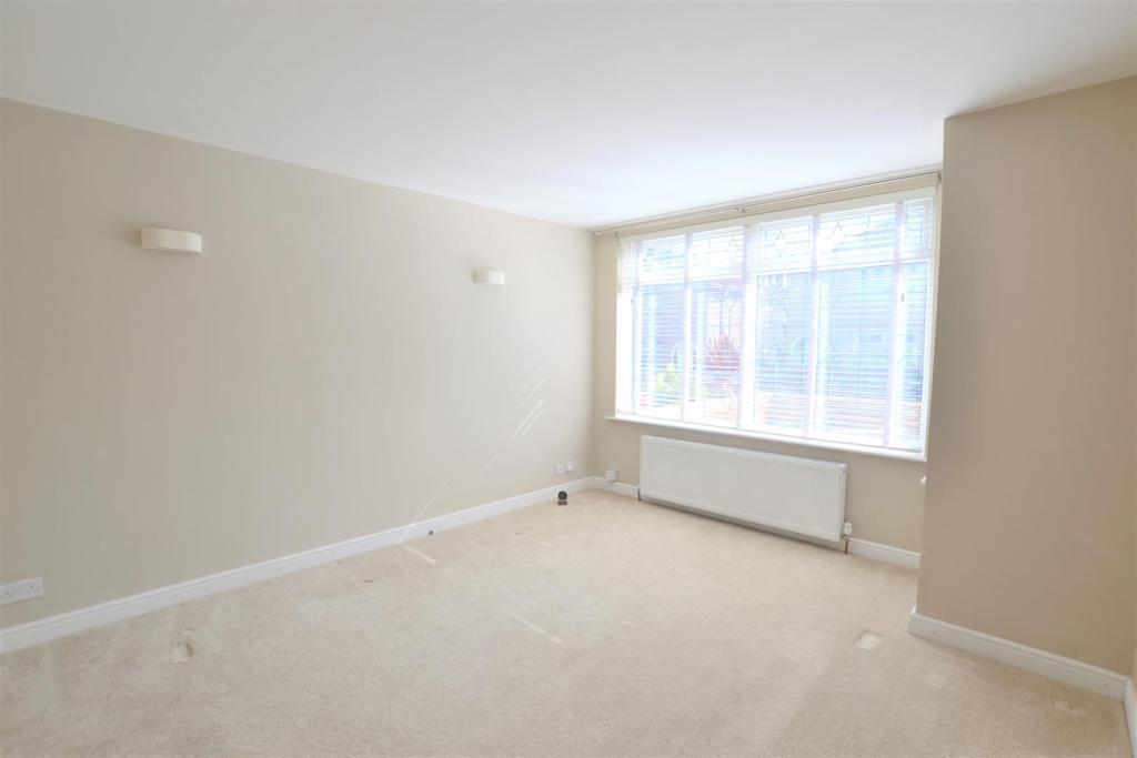 Manor Road, BS13 3 bed semidetached house £1,400 pcm