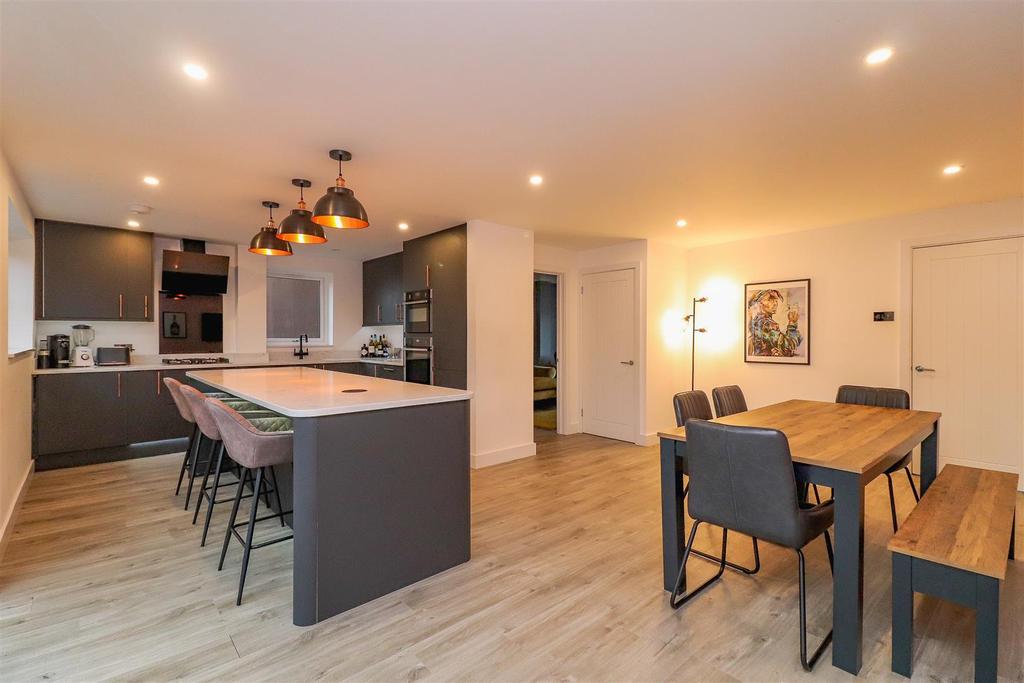 Lister Road, Hadleigh, Ipswich 4 bed detached house £500,000